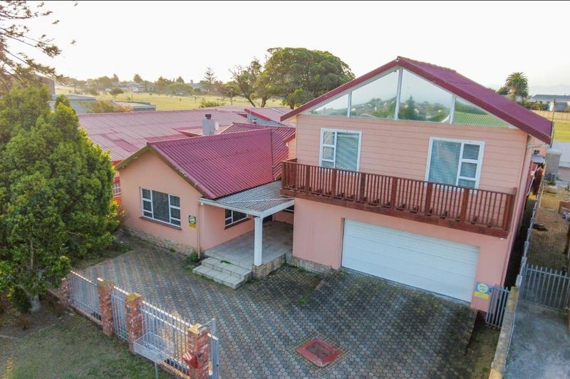 4 Bedroom Property for Sale in Heiderand Western Cape